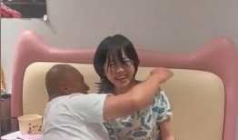 女儿爆料爸爸喝醉酒视频,爸爸醉酒失控瞬间，家庭温馨瞬间变尴尬现场